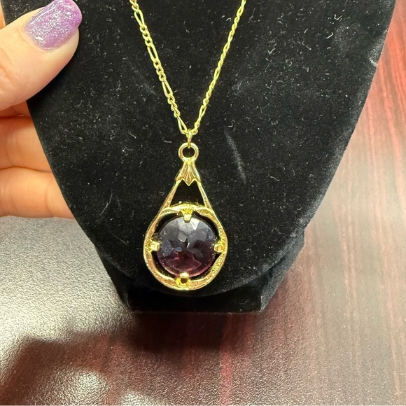 Avon “Antique Moments Pendant”Goldtone/Purple Layered Necklace NIB 1992 - Picture 7 of 7